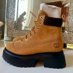 Timberland Women’s Sky 6-Inch Lace-Up Platform Boots Wheat Nubuck Size 7